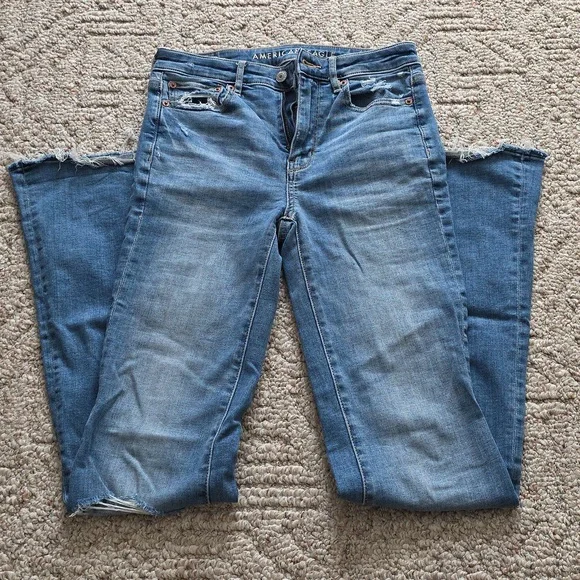 American Eagle Super Hi Rise Flare Jeans Size 2 X-Long Distressed - Picture 9 of 9